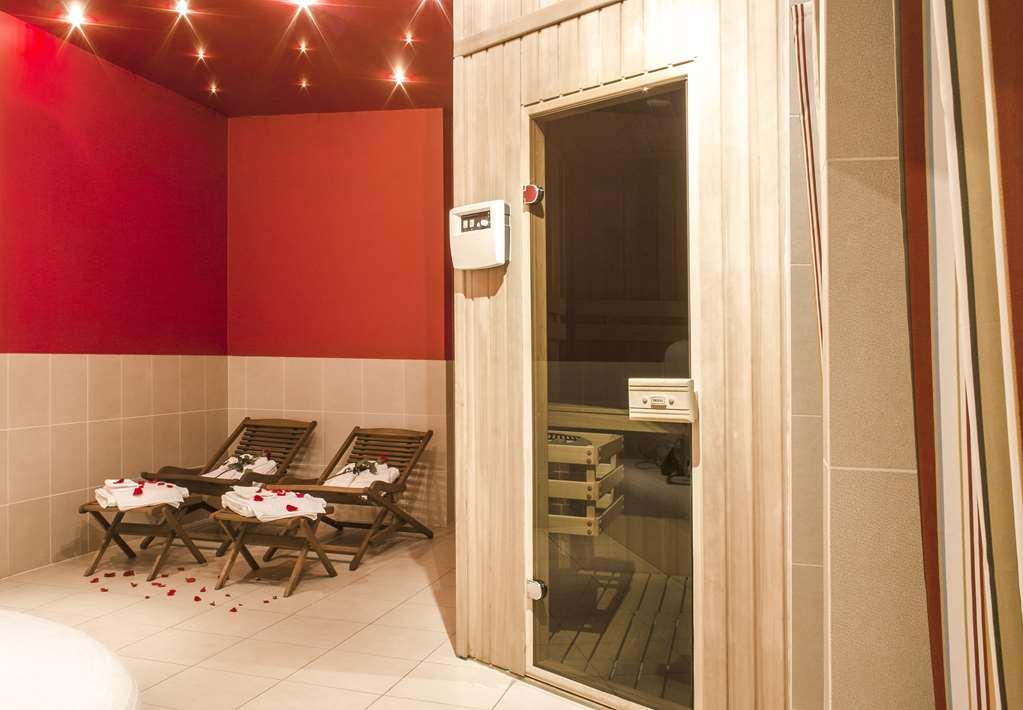 Ea Crystal Palace Hotell 4*