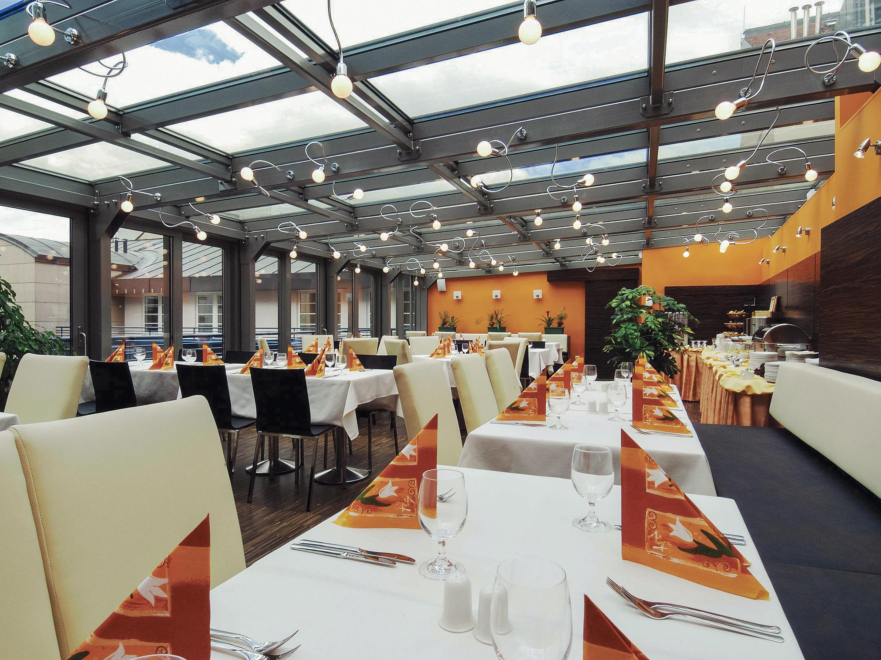 Ea Crystal Palace Hotell