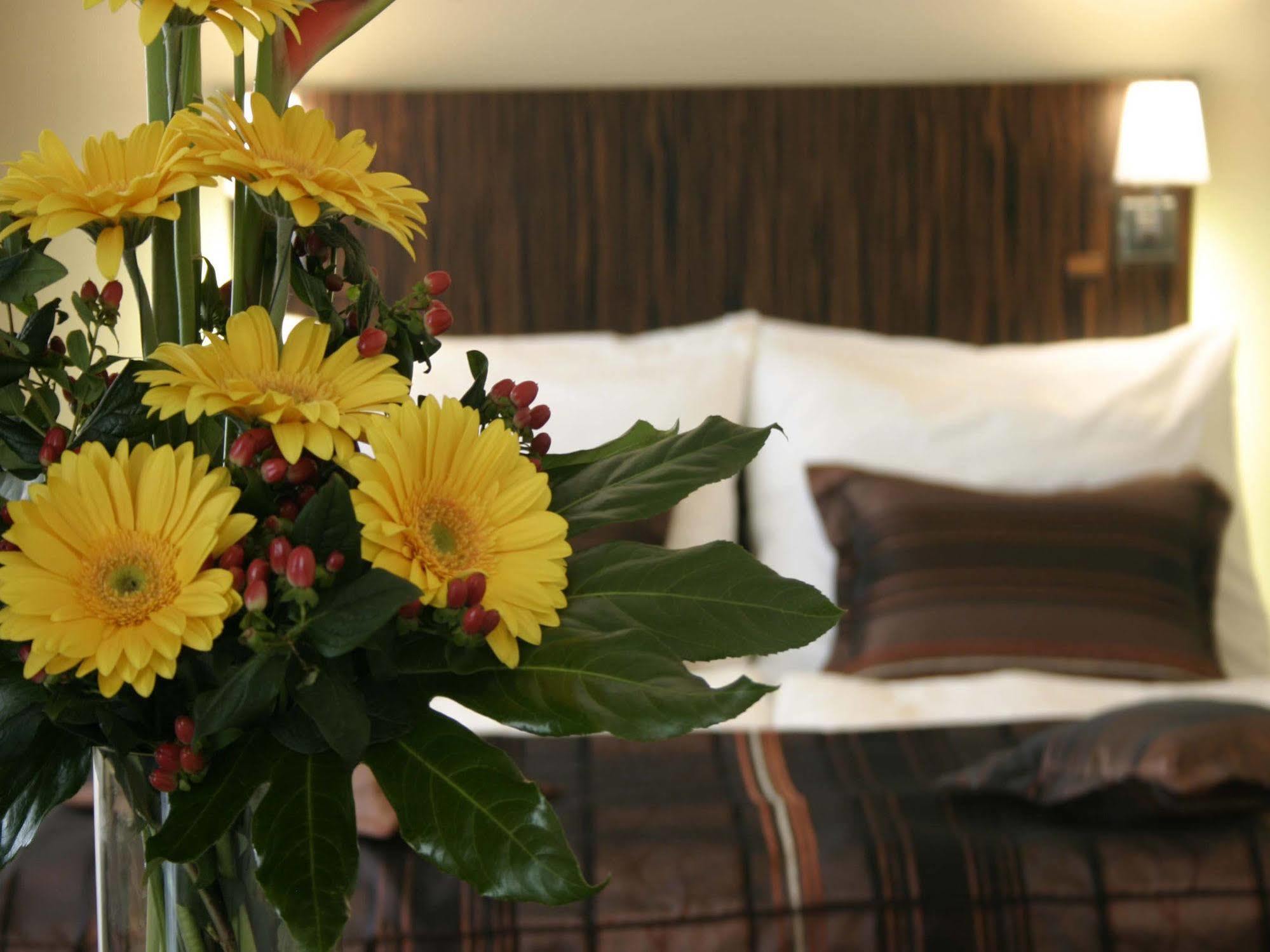 Ea Crystal Palace Hotell 4*