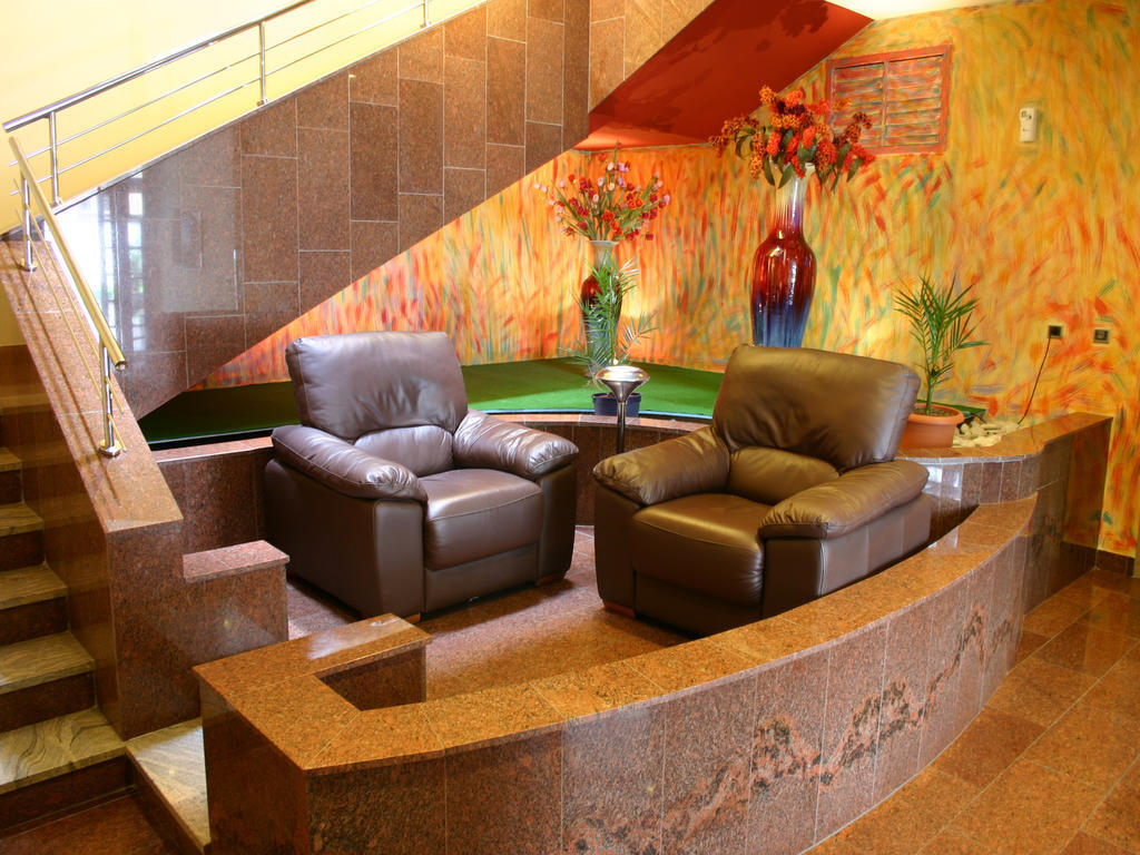 Hotell Ea Crystal Palace 4*