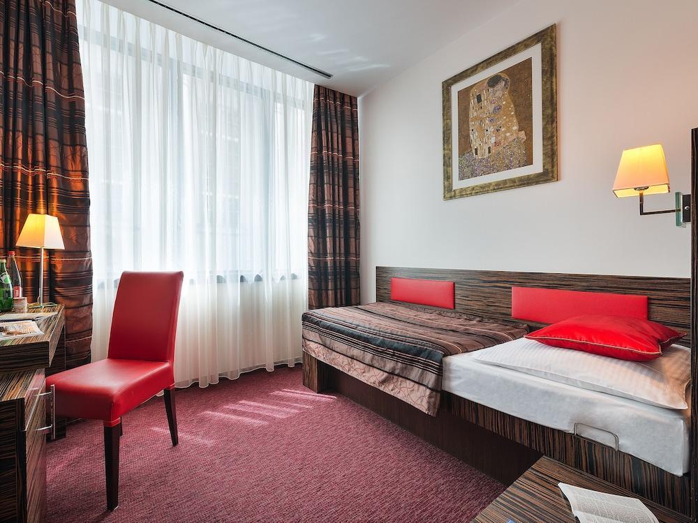 Ea Crystal Palace 4* Praha